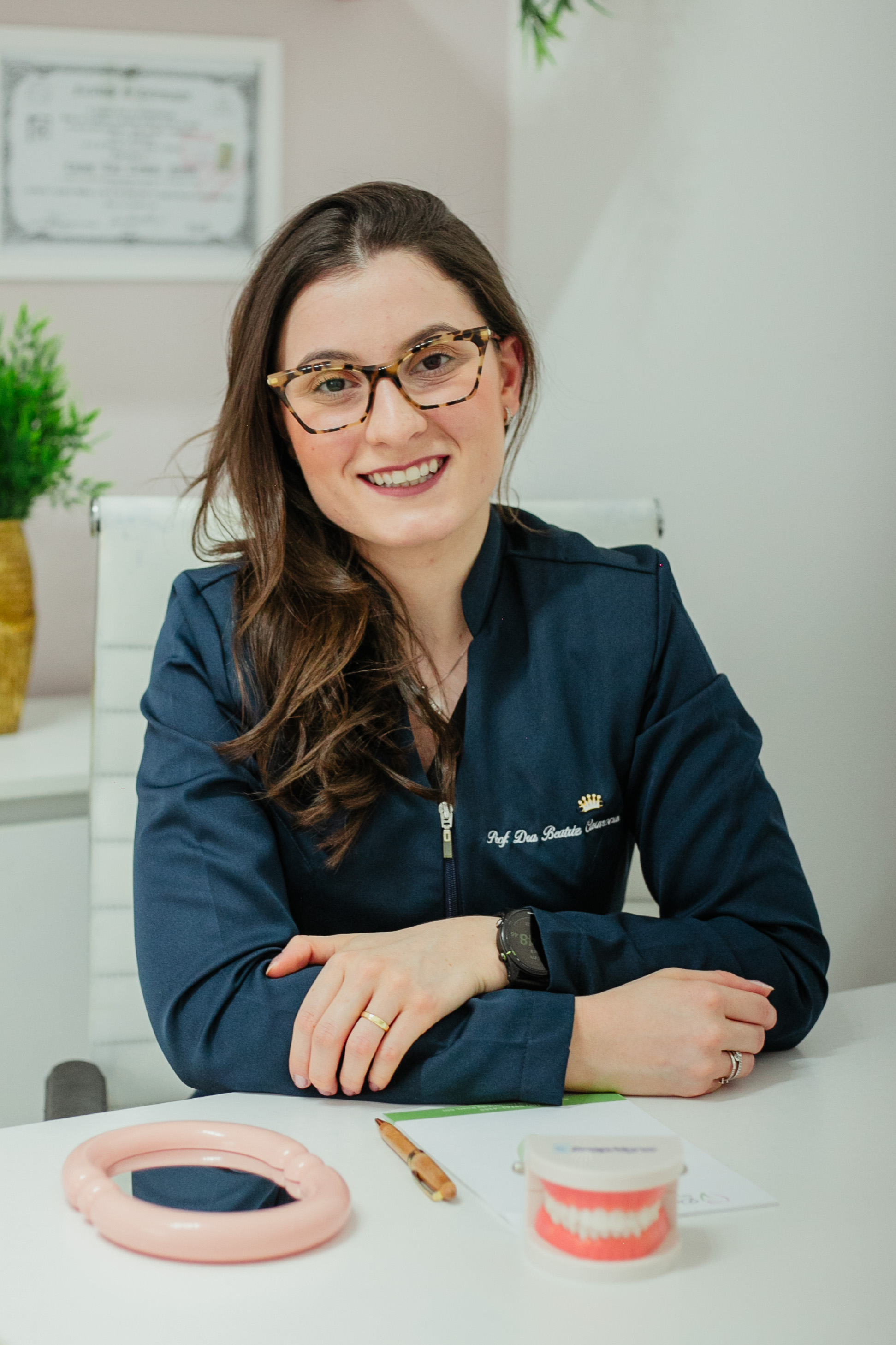 Dra. Beatriz Pileggi no consultório em Limeira-SP